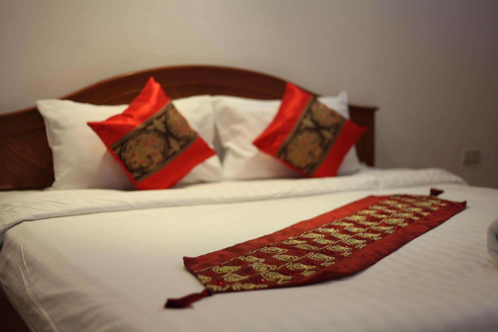 V Residence Hotel Chiang Mai Bagian luar foto