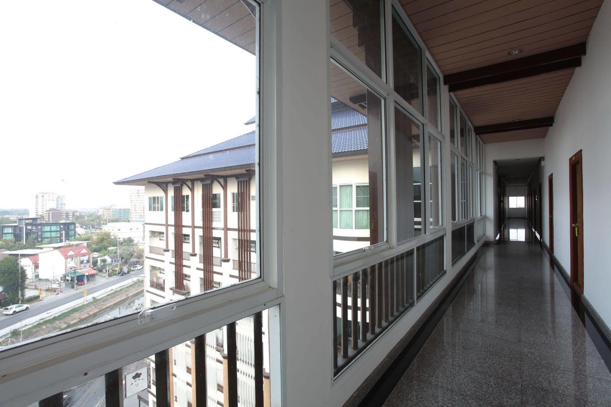 V Residence Hotel Chiang Mai Bagian luar foto