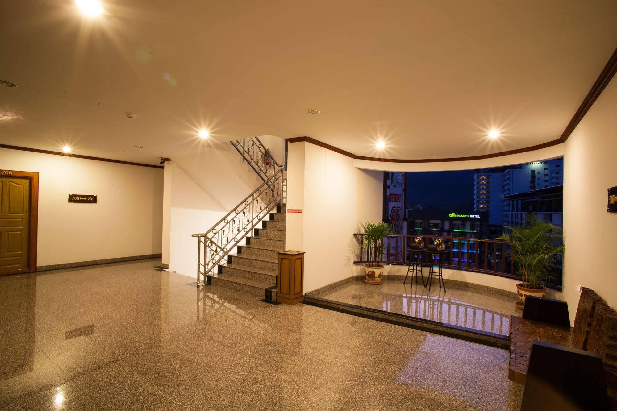 V Residence Hotel Chiang Mai Bagian luar foto